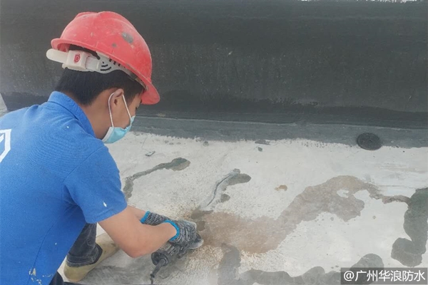 屋顶裂缝漏水原因_裂缝漏水解决方法_屋顶防水补漏