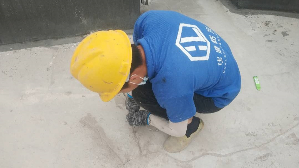 自建房水泥天面裂缝漏水怎么办_广州屋面防水补漏方法找专业防水公司