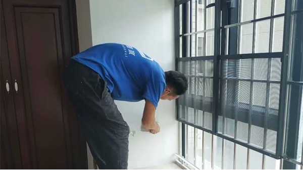 窗户漏水怎么维修_防水堵漏公司老师傅窗户防水堵漏的方法分享