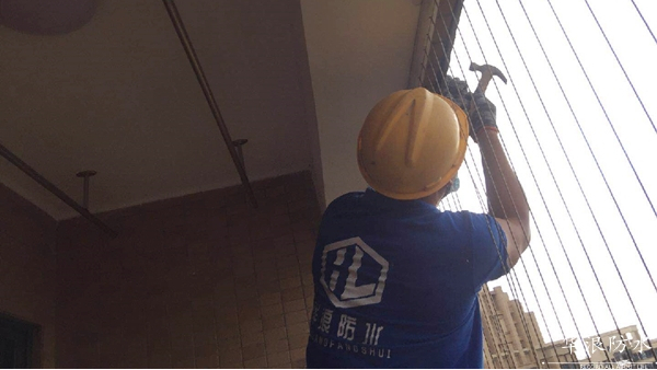 窗户漏水怎么办_广州窗台防水补漏这样做_广州防水公司为您在下文介绍