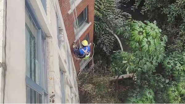 外墙漏水问题很常见_外墙防水补漏怎么做_广州防水补漏公司这样做