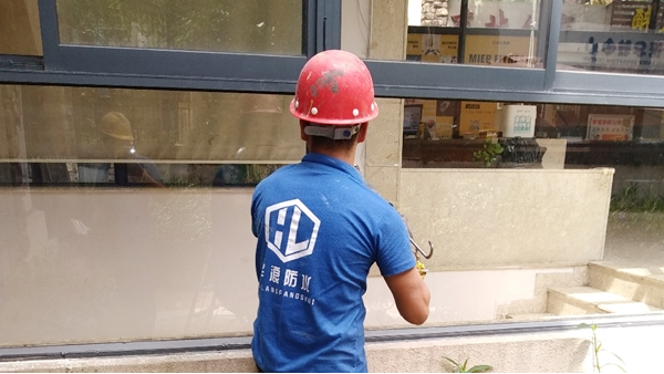窗户漏水的原因及处理方法＿窗户防水补漏多少钱＿广州防水