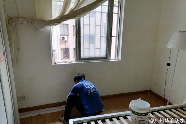 老房子墙面渗水原因_墙面漏水补漏_墙面渗漏水维修