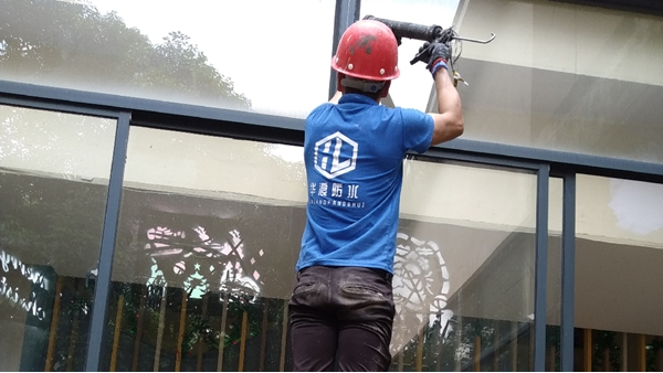 窗户漏水怎么修复_广州防水公司老师傅的墙及窗户防水堵漏施工方法