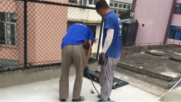 种植屋面防水怎么做？华浪防水采用热熔火烤型卷材做屋顶防水补漏