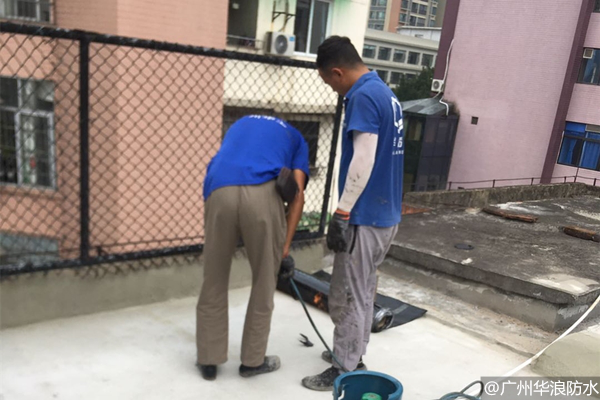 种植屋面防水怎么做？华浪防水采用热熔火烤型卷材做屋顶防水补漏