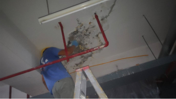 地下室漏水怎么处理_地下室顶板防水施工方案_专业地下室堵漏公司