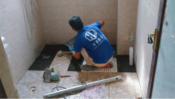卫生间渗水到隔壁卧室怎么办_卫生间防水补漏方法分享_广州防水公司