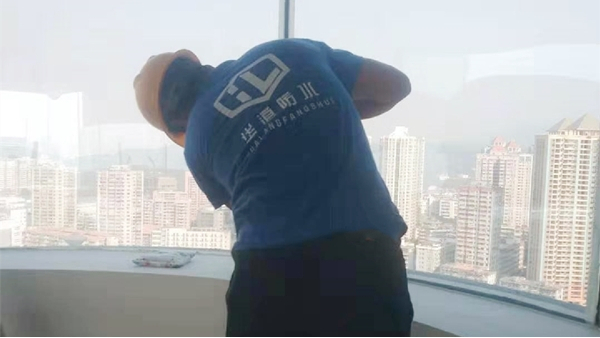 窗户漏水导致室内装饰发霉发黑_小编为大家带来窗户防水补漏措施