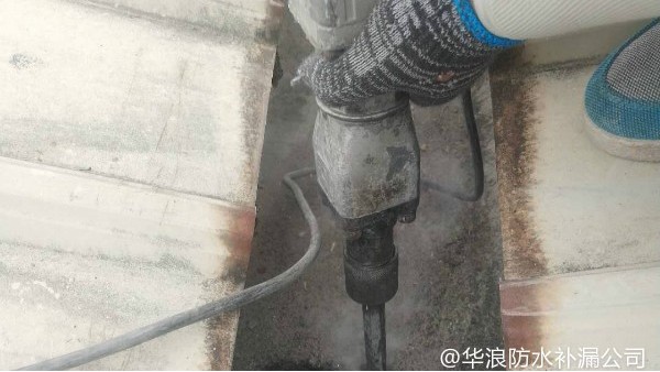 广州金属屋面渗漏直接原因，工厂彩钢瓦防水补漏解决方案_华浪防水
