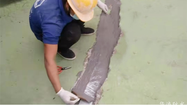 那么屋顶漏水怎么办_广州防水堵漏小编为大家介绍屋顶漏水的处理方法